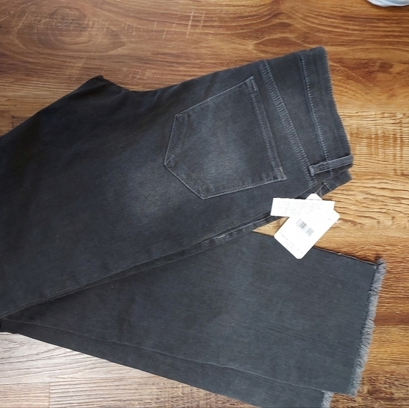 We the free NWT BLACK/ dark grey size 28 pants - Picture 6 of 7